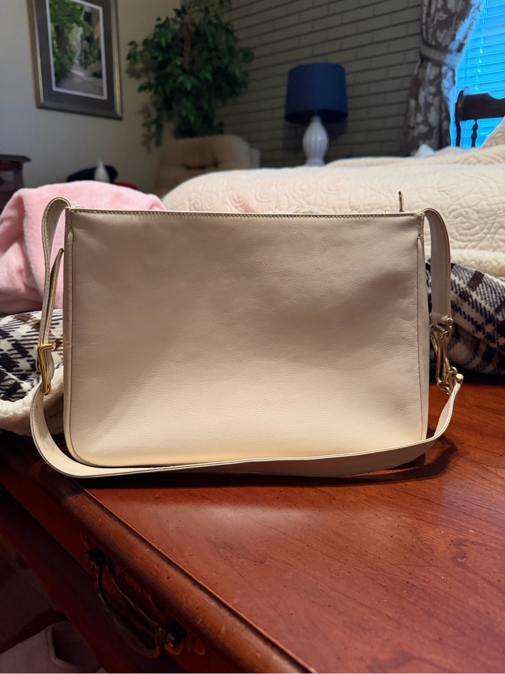 Vintage By Palsha Picasso Cream Leather Shoulder Bag Made in Italy Gold Hardware